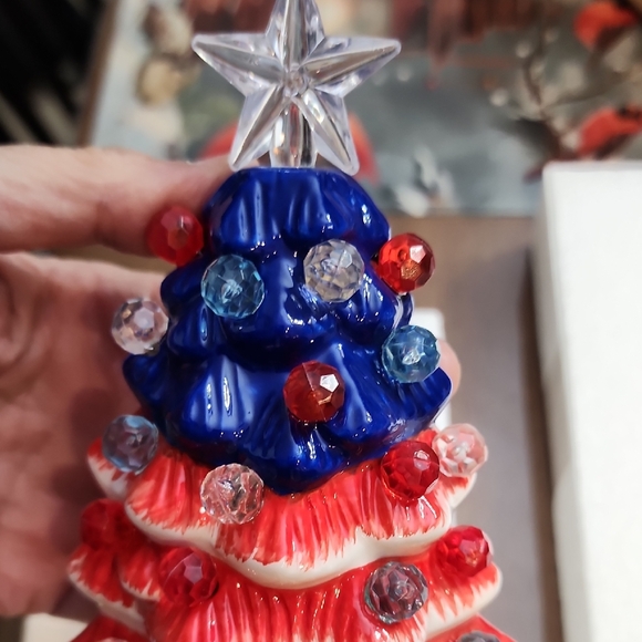 Festive Christmas Tree Night Light - Picture 4 of 6